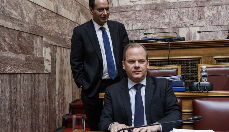 Δυστύχημα στα Τέμπη: Στη Βουλή διαβιβάζεται η δικογραφία για Καραμανλή και Σπίρτζη