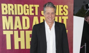 Ο Χιου Γκραντ διεξάγει εκστρατεία κατά των φορητών υπολογιστών στα βρετανικά σχολεία