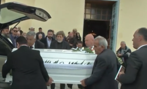 Βαρύ το πένθος στην κηδεία της 47χρονης ναυτικού που σκοτώθηκε στο λιμάνι της Πάτρας