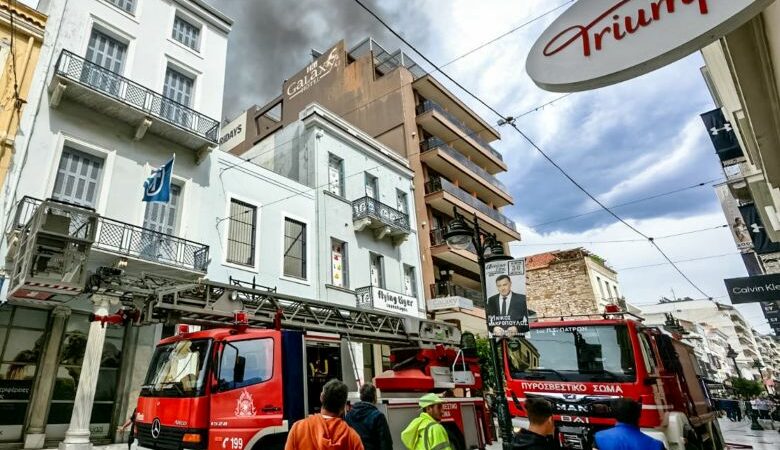 Υπό έλεγχο η φωτιά σε κατάστημα στο κέντρο της Πάτρας
