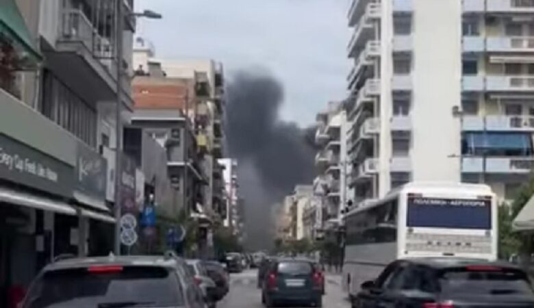 Συναγερμός στην Πάτρα για φωτιά στο κατάστημα Zara κάτω από το ξενοδοχείο Galaxy