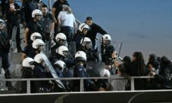 Σοβαρά επεισόδια σε ερασιτεχνικό αγώνα ποδοσφαίρου στην Πάτρα – Δείτε βίντεο