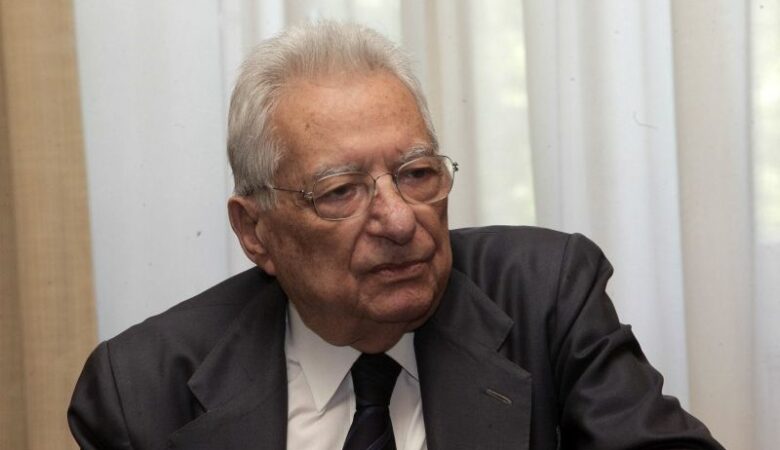 Πέθανε σε ηλικία 97 ετών, ο Πέτρος Μολυβιάτης, ένας από τους σημαντικότερους διπλωμάτες της Ελλάδας