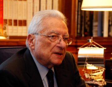 Κωστής Χατζηδάκης για τον θάνατο του Πέτρου Μολυβιάτη: «Έφυγε ένας ευπατρίδης, τον αποχαιρετούμε με σεβασμό»