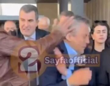 Άνδρας χτύπησε στο κεφάλι τον πρόεδρο του CHP, Οζγκιούρ Οζέλ – Ο δράστης είχε σκοτώσει τα παιδιά του το 2004