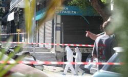 Βομβιστική επίθεση στη Θεσσαλονίκη: «Στόχος ήταν η τράπεζα» λέει η εκπρόσωπος της ΕΛ.ΑΣ. για την 38χρονη – «Κάτι ανέμενε μετά την έκρηξη»