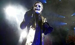 Οι Ghost, το πρώτο συγκρότημα της hard rock εδώ και τέσσερα χρόνια που φθάνει στο Νο. 1 του Billboard 200