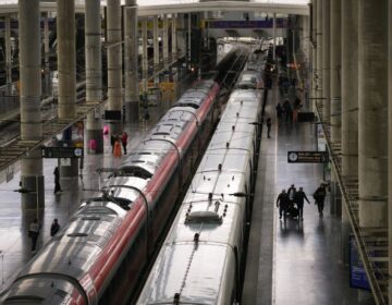 Η ισπανική αστυνομία ερευνά την κλοπή των καλωδίων που ακινητοποίησε δεκάδες τρένα
