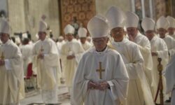 Στη Ρώμη έφτασαν όλοι οι εκλέκτορες καρδινάλιοι για την εκλογή του νέου πάπα