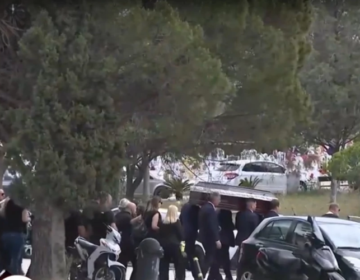 Βουβός πόνος στην κηδεία του 43χρονου Σπύρου που βρέθηκε κρεμασμένος στην αποθήκη του σπιτιού του στο Κερατσίνι