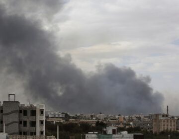 Το Ισραήλ βομβάρδισε το αεροδρόμιο της Σαναά στην Υεμένη – Τρεις νεκροί και 38 τραυματίες από τα ισραηλινά πλήγματα
