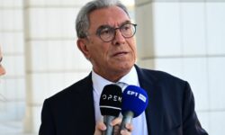 Με μηνύσεις και αγωγές απειλεί ο Καπερνάρος όσους λένε πλαστά τα τρία βίντεο με το εμπορικό τρένο που ενεπλάκη στην τραγωδία των Τεμπών