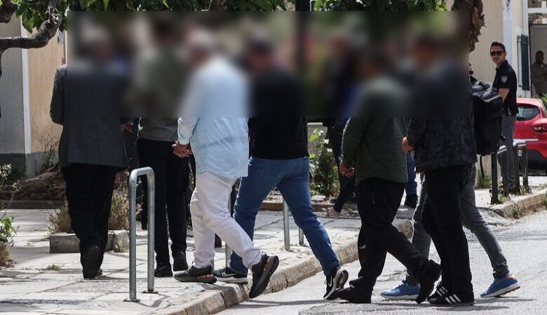 Αποκαλυπτικοί διάλογοι μελών του κυκλώματος που δρούσε στα κτηματολογικά γραφεία
