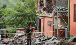 Διεθνής ανησυχία για την ένταση που διογκώνεται ανάμεσα σε Ινδία και Πακιστάν: Σφοδρά πυρά πυροβολικού, δεκάδες νεκροί – Τι συμβαίνει με το διαφιλονικούμενο Κασμίρ