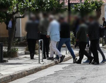 Σε αργία τίθενται οι υπάλληλοι του Κτηματολογίου που εμπλέκονται στην υπόθεση διαφθοράς