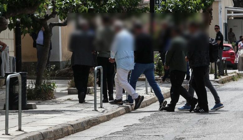 Σε αργία τίθενται οι υπάλληλοι του Κτηματολογίου που εμπλέκονται στην υπόθεση διαφθοράς