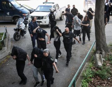 Στον ανακριτή οι συλληφθέντες της εγκληματικής ομάδας ακροδεξιάς συλλογικότητας που δρούσε στη Θεσσαλονίκη