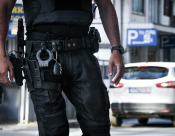 Στον εισαγγελέα οι 28 συλληφθέντες για συμμετοχή σε εγκληματική οργάνωση που δρούσε υπό τον «μανδύα» ακροδεξιάς συλλογικότητας
