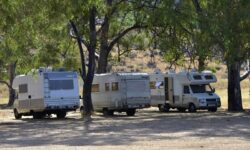 Συνάντηση για το θέμα που προέκυψε με τα τροχόσπιτα στο υπουργείο Τουρισμού