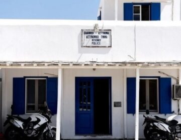 Επιχειρηματίας στη Μύκονο καταγγέλλει ότι έπεσε θύμα ξυλοδαρμού από αστυνομικούς
