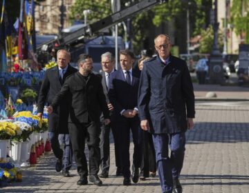 Στο Κίεβο έφθασαν Μακρόν, Στάρμερ και Μερτς για μια κοινή επίσκεψη με τον Τουσκ