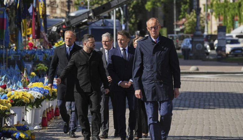 Στο Κίεβο έφθασαν Μακρόν, Στάρμερ και Μερτς για μια κοινή επίσκεψη με τον Τουσκ