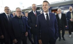 Με αυστηροποίηση των κυρώσεων απειλούν τη Ρωσία Μακρόν και Μερτς αν δεν δεχθεί την πρόταση για εκεχειρία 30 ημερών