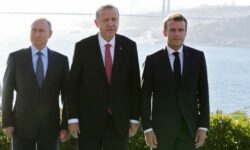 Τηλεφωνική επικοινωνία Ερντογάν με Πούτιν και Μακρόν για ειρηνευτικές διαπραγματεύσεις στον πόλεμο της Ουκρανίας