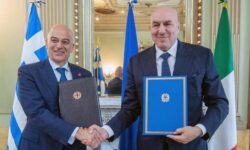 Συμφωνία για θέματα εναέριας αστυνόμευσης υπέγραψαν ο Δένδιας και ο Ιταλός ομόλογός του