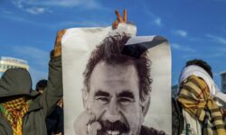 Ο Αμπντουλάχ Οτσαλάν χαιρετίζει την ανακοίνωση διάλυσης του PKK