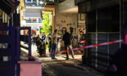 Μητροκτονία στη Λάρισα: Νέα προθεσμία πήρε από τον ανακριτή ο 22χρονος ξάδελφος του δράστη