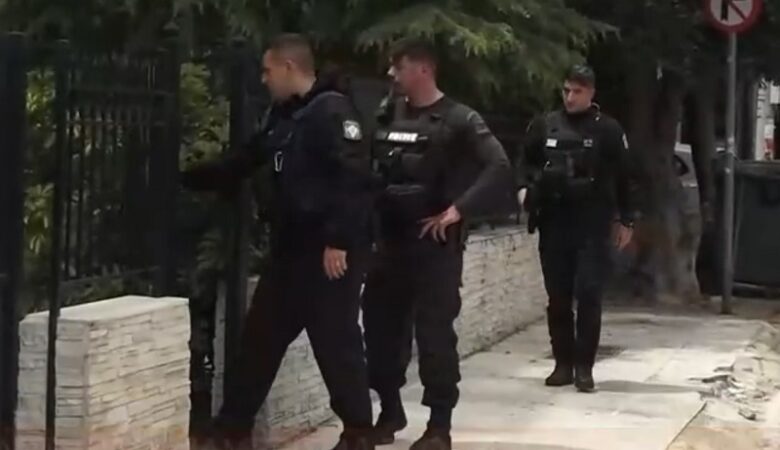 Θρίλερ στο Ελληνικό: Τι βρήκε το Ανθρωποκτονιών στο διαμέρισμα της οικογένειας Σιδηροπούλου
