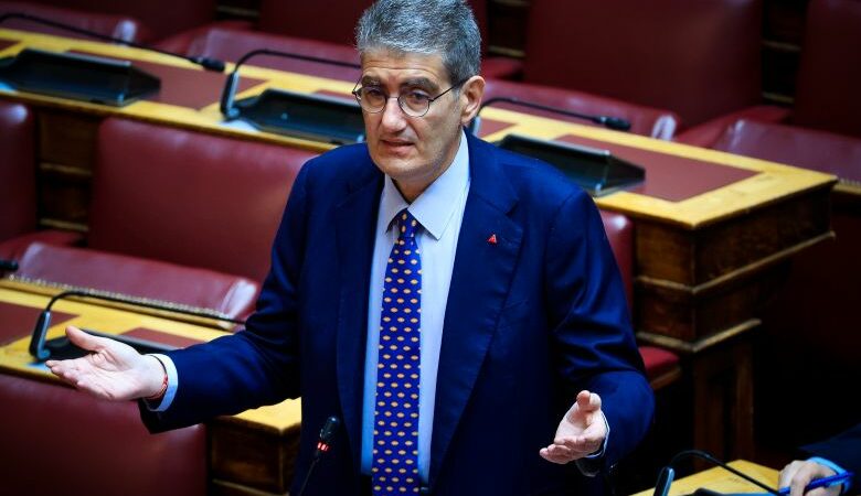 «Χαμός» στη Βουλή για το πόρισμα Καρώνη για την τραγωδία στα Τέμπη μετά την τοποθέτηση του Φλωρίδη