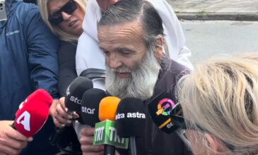Μητροκτονία στη Λάρισα: Οδύνη στο τελευταίο «αντίο» για την 52χρονη Λουίζα – «Θέλω να τον δω να τον ρωτήσω γιατί το έκανε» είπε ο ιερέας πατέρας της