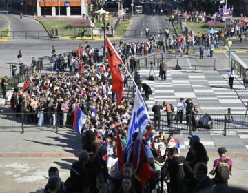 Χιλιάδες Ουρουγουανοί αποχαιρέτησαν τον «φτωχότερο πρόεδρο του κόσμου» στην κηδεία του Χοσέ Μουχίκα