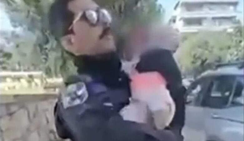 Στο Aυτόφωρο για έκθεση ανηλίκου σε κίνδυνο η γιαγιά του βρέφους στον Άλιμο