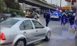 Έπεσε νταλίκα από τη γέφυρα στην Πέτρου Ράλλη στη λεωφόρο Θηβών