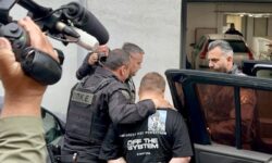 Μητροκτονία στη Λάρισα: Ελεύθερος με περιοριστικούς όρους ο 22χρονος ξάδερφος