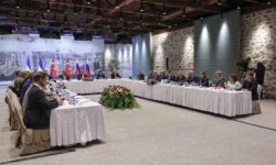 Ανοιχτό το ενδεχόμενο να συνεχιστούν οι συνομιλίες για ειρήνη στην Ουκρανία – Η ρωσική αντιπροσωπεία δηλώνει ικανοποιημένη