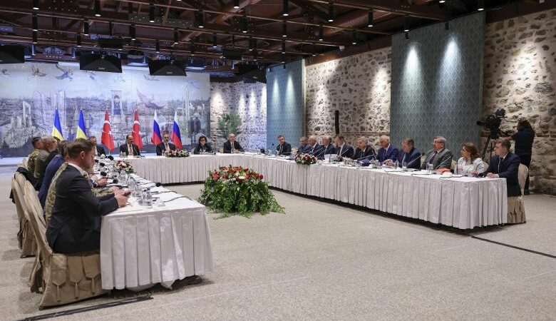 Ανοιχτό το ενδεχόμενο να συνεχιστούν οι συνομιλίες για ειρήνη στην Ουκρανία – Η ρωσική αντιπροσωπεία δηλώνει ικανοποιημένη