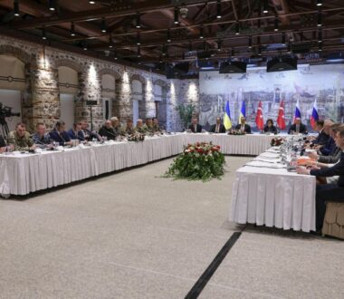 Αποκαλύψεις από Ουκρανό αξιωματούχο: Οι Ρώσοι ζήτησαν η Ουκρανία να αποσύρει τα στρατεύματά της και να ξεχάσει τις αποζημιώσεις