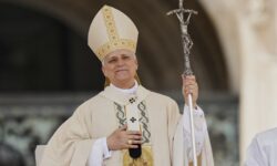 Πάπας Λέων ΙΔ΄: «Με επέλεξαν χωρίς να έχω καμία αξία, είμαι αδελφός και υπηρέτης σας»