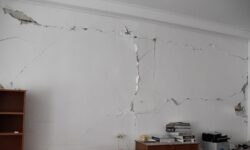 Μπαράζ σεισμών στην Εύβοια – Πάνω από 50 κτήρια με ρηγματώσεις