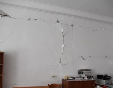 Μπαράζ σεισμών στην Εύβοια – Πάνω από 50 κτήρια με ρηγματώσεις
