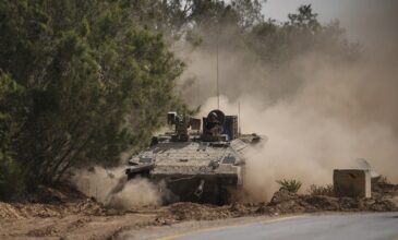 Ο ισραηλινός στρατός κάλεσε τους αμάχους να εγκαταλείψουν περιοχές στο νότιο τμήμα της Γάζας