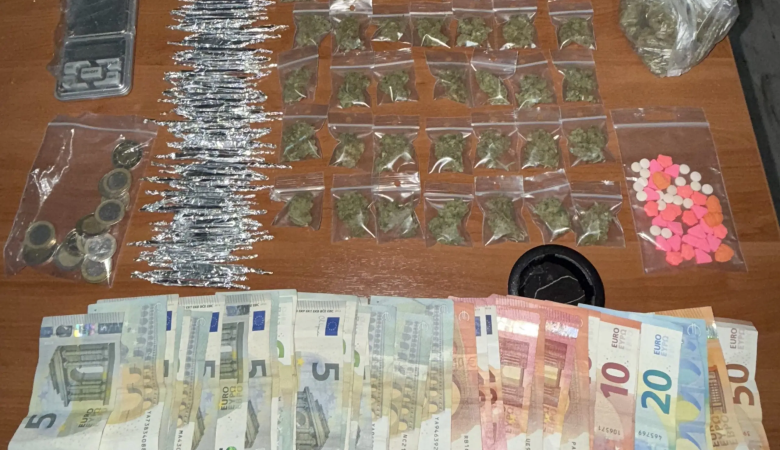 Συνελήφθησαν 3 άντρες για διακίνηση ναρκωτικών έξω από σχολικό συγκρότημα στον Άγιο Παντελεήμονα