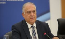 Θεοδωρικάκος: «Αυστηρός έλεγχος σε ασφαλιστικές εταιρείες για καταχρηστικούς όρους και αθέμιτες πρακτικές»