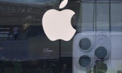 Η Apple σχεδιάζει να «ανοίξει» τα μοντέλα AI της σε τρίτους για την ανάπτυξη λογισμικού