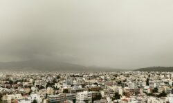Ανεβαίνει η θερμοκρασία, αλλά έρχεται και αφρικανική σκόνη τις επόμενες μέρες