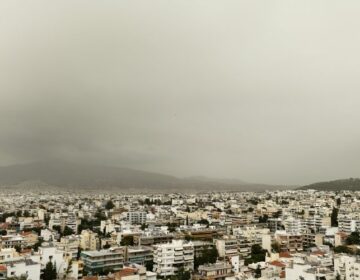 Ανεβαίνει η θερμοκρασία, αλλά έρχεται και αφρικανική σκόνη τις επόμενες μέρες